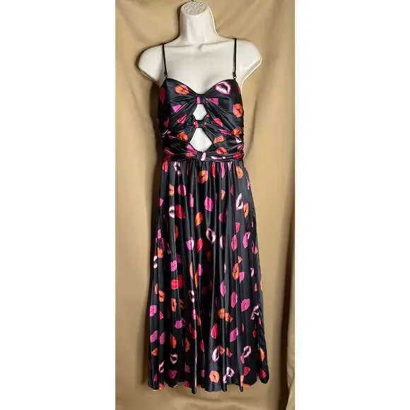 Amur Lip Print 💋 Afra Pleated Midi Dress 4